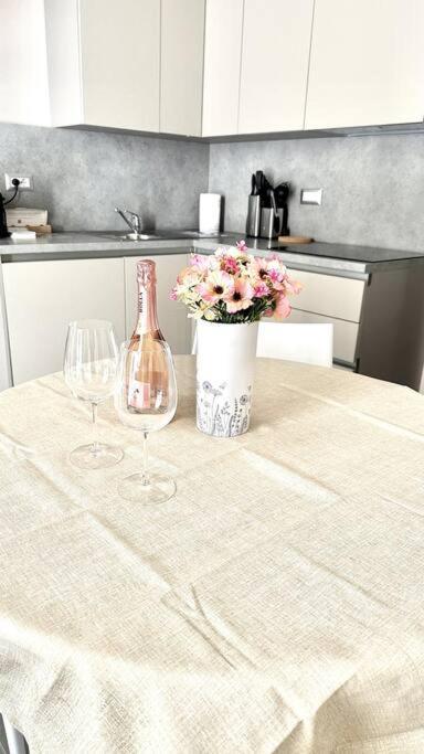 קומו Duomo Modern Loft 100Mt From Duomo And Lake מראה חיצוני תמונה