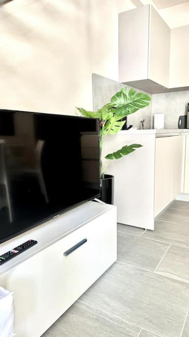 קומו Duomo Modern Loft 100Mt From Duomo And Lake מראה חיצוני תמונה
