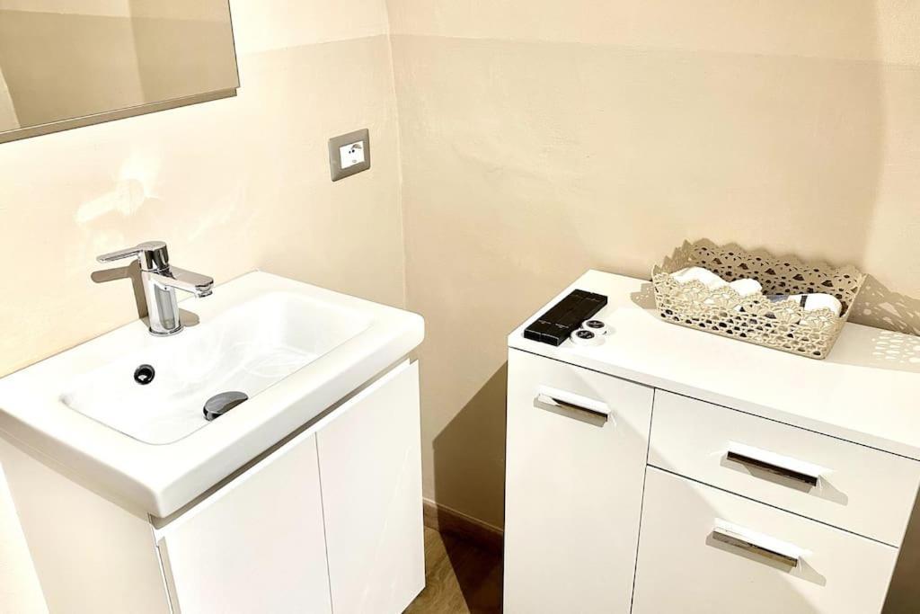 קומו Duomo Modern Loft 100Mt From Duomo And Lake מראה חיצוני תמונה